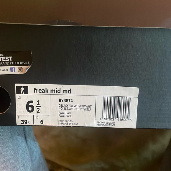 Boy Cleats - Picture 1 of 6